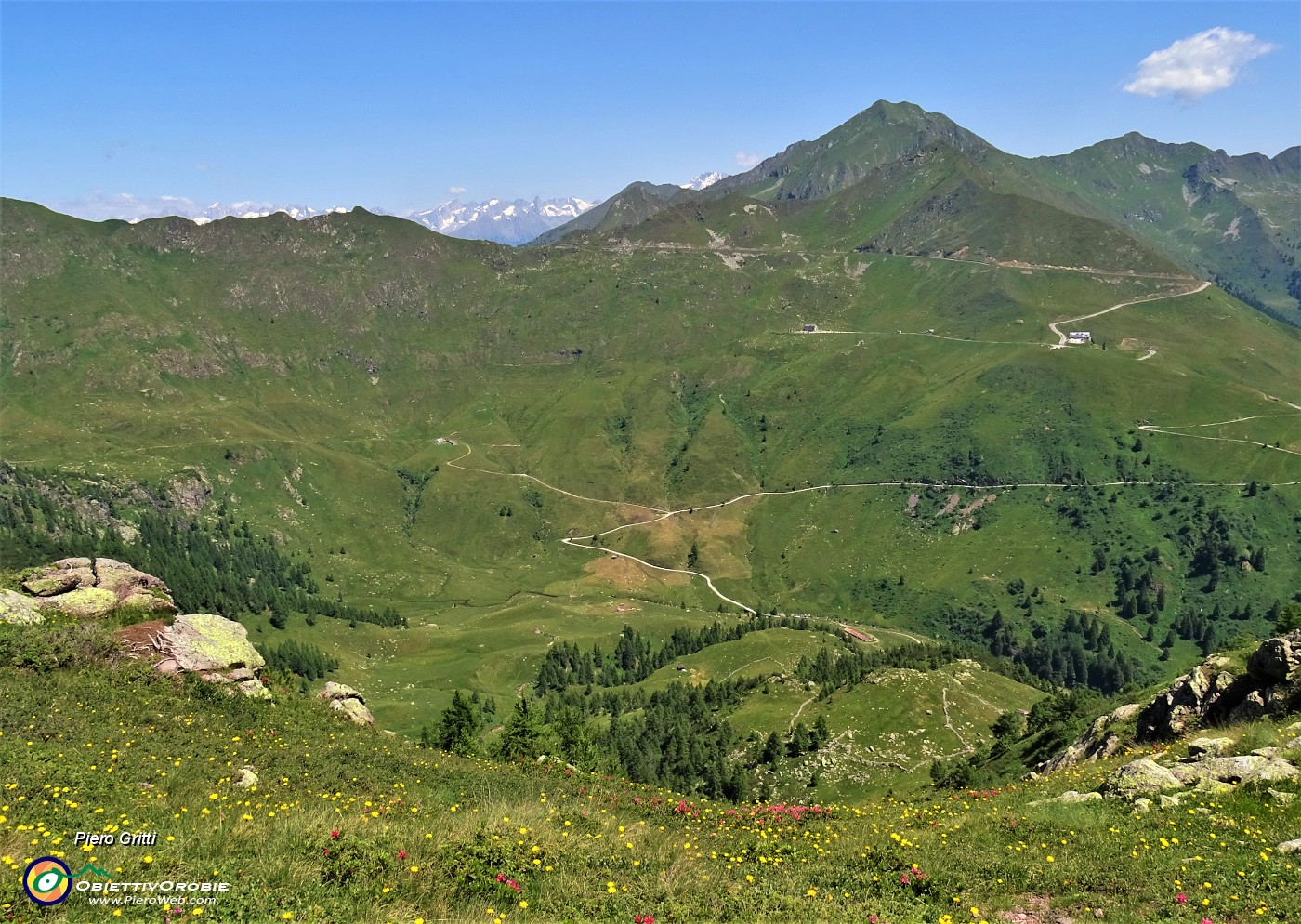 49 Dalla cresta di vetta del Mincucco vista sul percorso fatto in salita dal Lago di Valmora.JPG